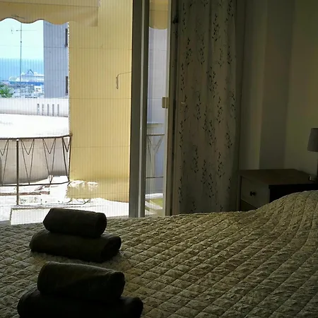 Apartman Port View, Veranda, 80 Sqm, Spacious Place For 6 Szaloniki