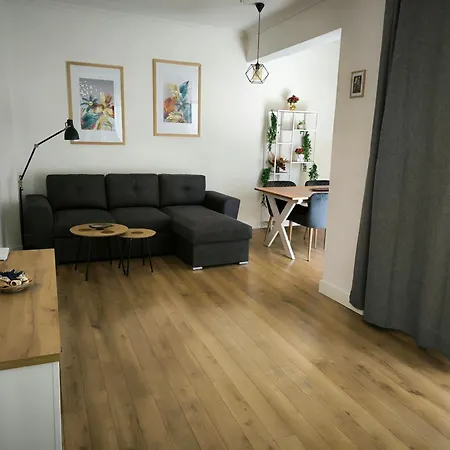 Port View, Veranda, 80 Sqm, Spacious Place For 6 Apartment