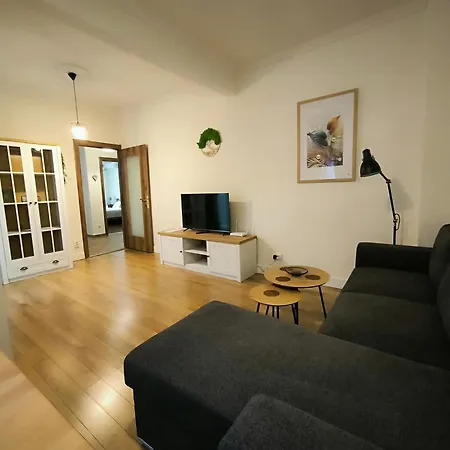 Apartment Port View, Veranda, 80 Sqm, Spacious Place For 6 *