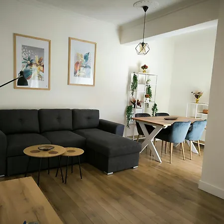 Port View, Veranda, 80 Sqm, Spacious Place For 6