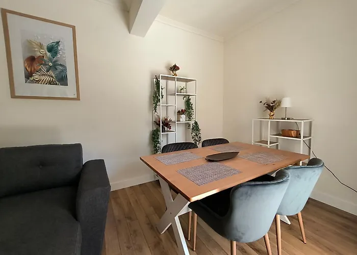 Port View, Veranda, 80 Sqm, Spacious Place For 6 * סלוניקי