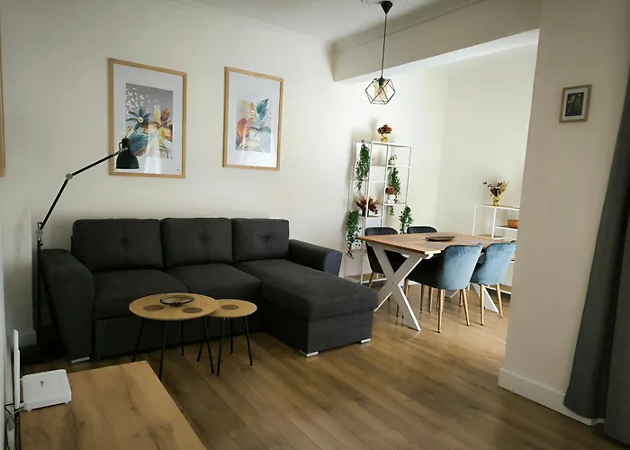 Port View, Veranda, 80 Sqm, Spacious Place For 6
