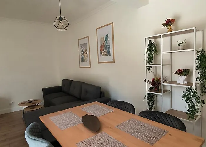 Port View, Veranda, 80 Sqm, Spacious Place For 6 Apartamento Tessalónica