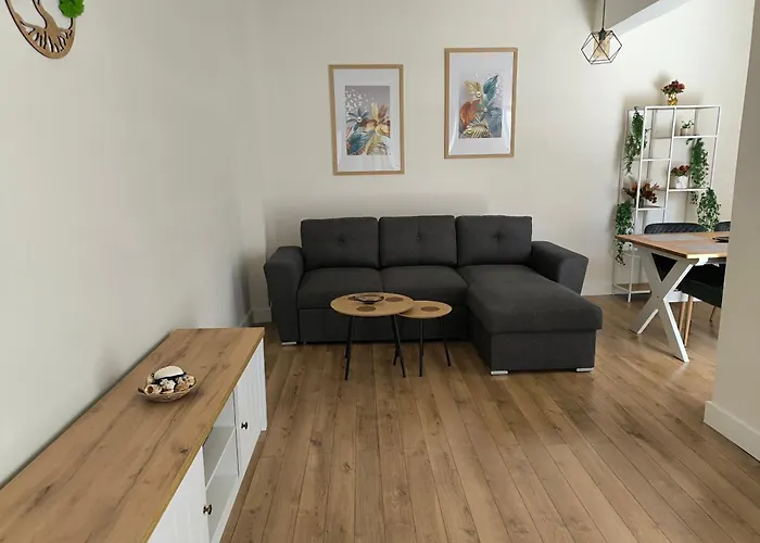 Port View, Veranda, 80 Sqm, Spacious Place For 6 Apartamento Tessalónica