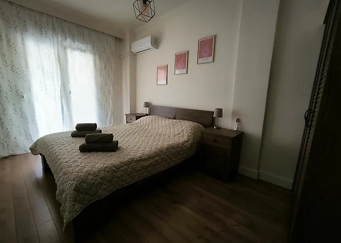 Port View, Veranda, 80 Sqm, Spacious Place For 6 Apartamento *