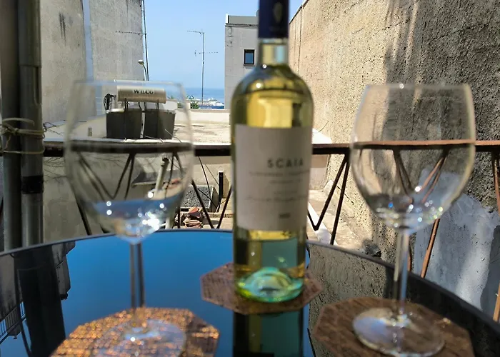 Port View, Veranda, 80 Sqm, Spacious Place For 6 Tessalónica