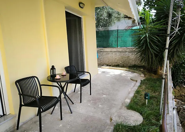 Port View, Veranda, 80 Sqm, Spacious Place For 6 Apartamento Tessalónica