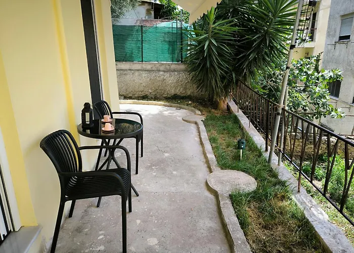 Port View, Veranda, 80 Sqm, Spacious Place For 6 Apartamento Tessalónica