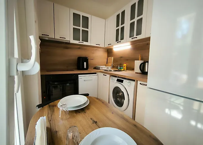 Port View, Veranda, 80 Sqm, Spacious Place For 6 * Tessalónica